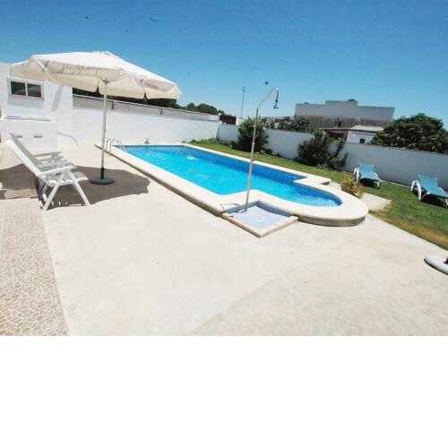 Chalet con piscina Privada cerca pueblo