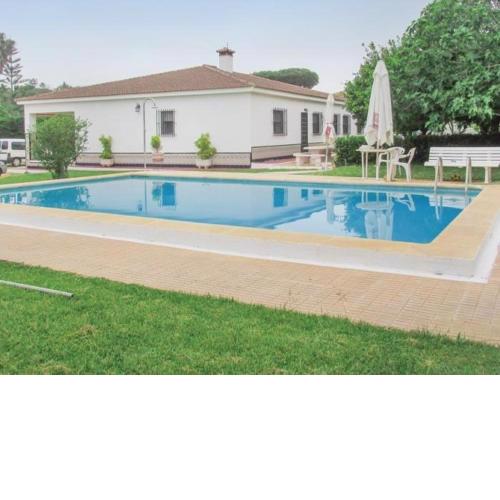 Chalet con piscina privada chiclana para familias y parejas