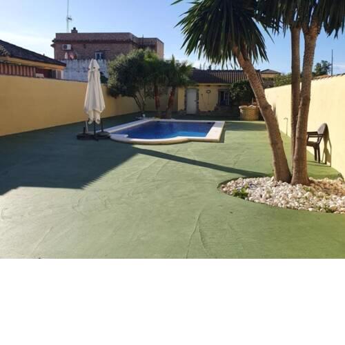 Chalet con piscina privada en chiclana