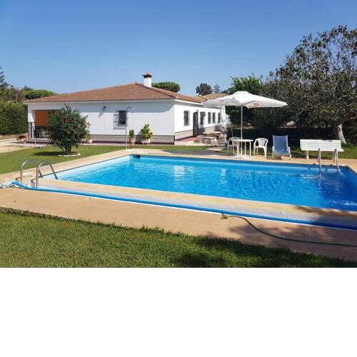 Chalet con piscina privada en chiclana
