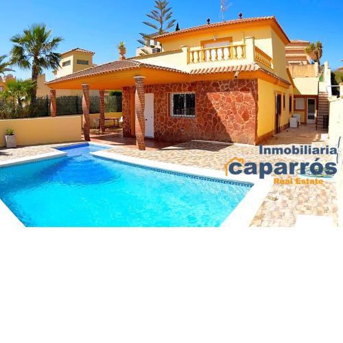 Chalet con piscina privada en La Cabuzana Vera Playa