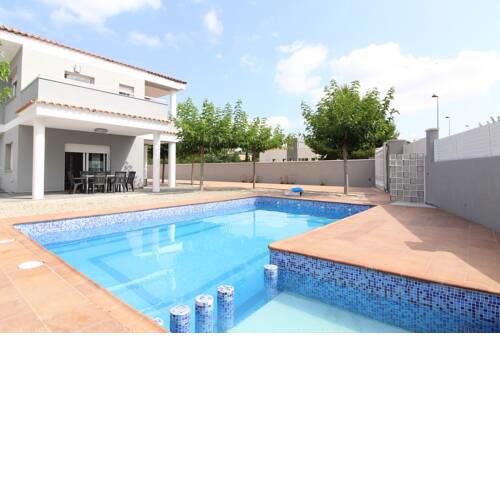 Chalet con piscina privada en la montaña