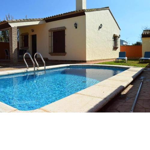 Chalet con piscina privada solo para familias y parejas roche viejo 1