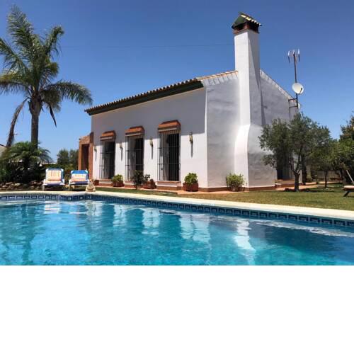 Chalet con piscina privada y jardín solo familias