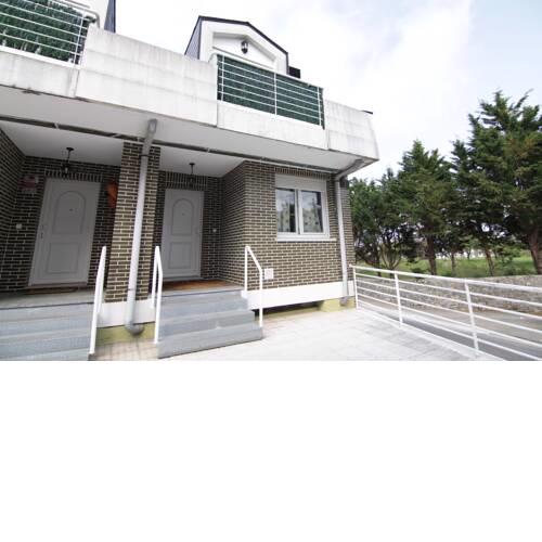 Chalet con piscina y garaje, soleado amplio. WIFI.