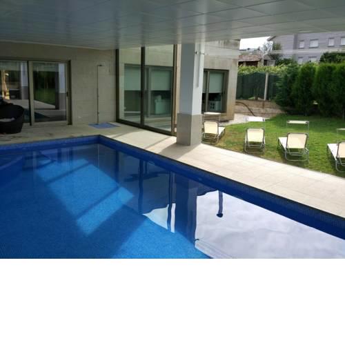 Chalet de diseño con piscina interior