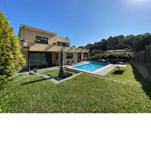 Chalet en Coruña de diseño, con piscina y gimnasio