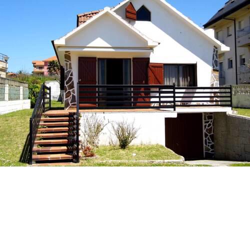 Chalet en frente de la Playa de Canelas
