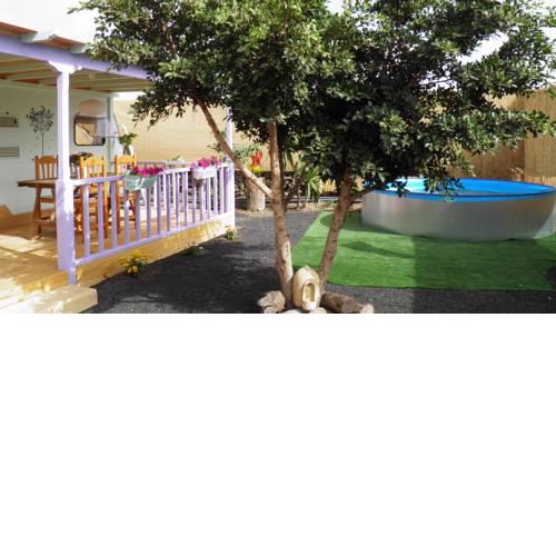 Chalet en jardín privado.