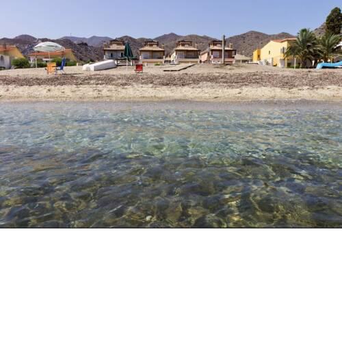 CHALET EN PRIMERA LÍNEA DE PLAYA CON PISCINA PRIVADA