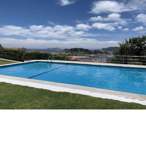 Chalet en urbanización con piscina y cancha de tenis