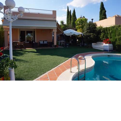 Chalet Familiar con Piscina Privada