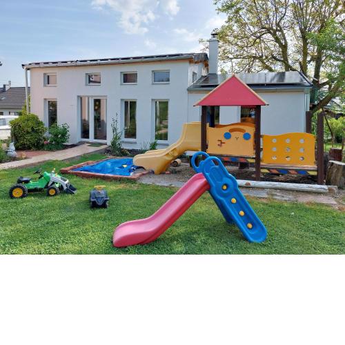Chalet im Spiel- und Obstgarten