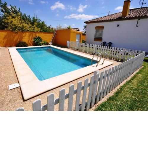 Chalets con piscina y jardín privados solo para familias y parejas