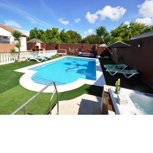 Chalets piscina y jacuzzi compartidos solo familias y parejas