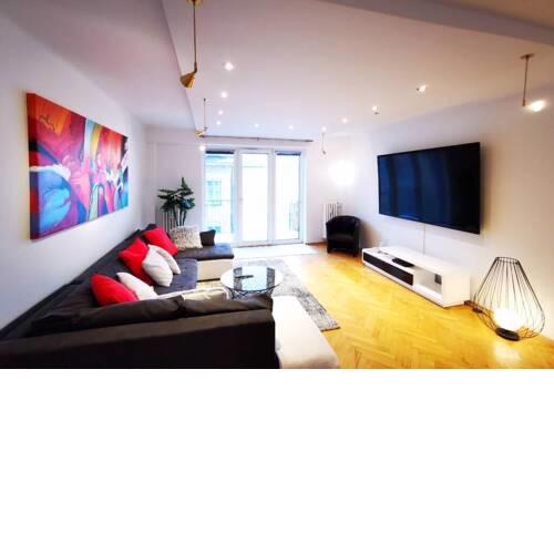 Charmante Zentrumswohnung mit Balkon und 80 zoll TV