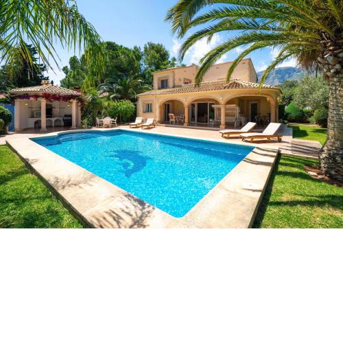 Charming 3-Bed Villa in Denia first beach line