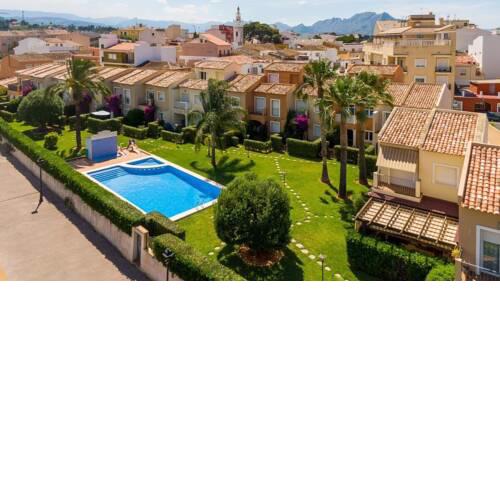 Charming 4-Bed Villa in Denia