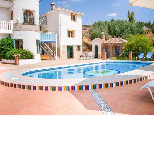 Charming Apartment in Alcaucin with Garden