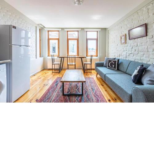 Charming Beautiful 1bed Pera Gem Balcony! #301
