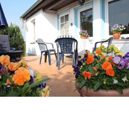 Charming Bungalow in Wohlenberg near Beach