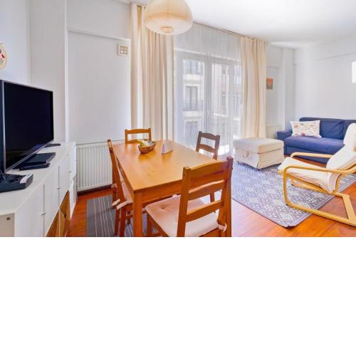 Charming Central Bright 1bd Balcony Cute Gem! #280