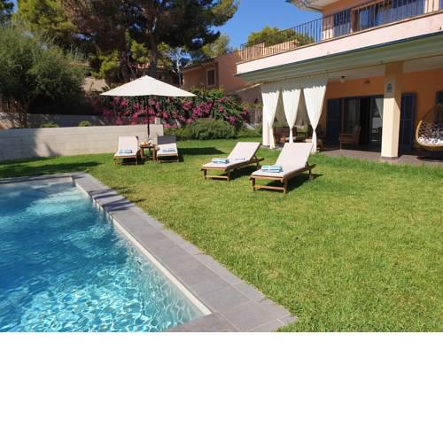 Charming family villa next to Malgrats islands