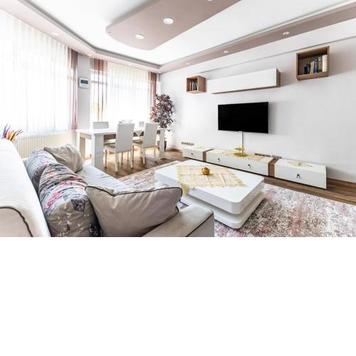 Charming Flat 5 min to Cevahir Mall in Sisli