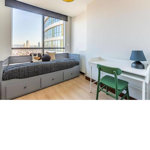 Charming Flat with Gorgeous City View in Atasehir