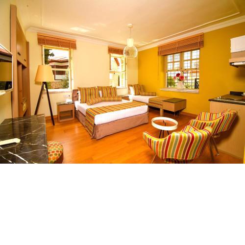 Charming Flat with Swimming Pool near Hadrian's Gate