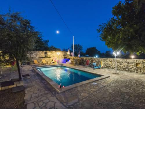 Charming Holiday Home in Bukovic with Pool