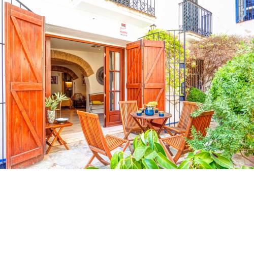 Charming house next to the beach by Hello Apartments Sitges