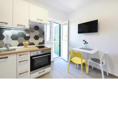 Charming renovated apartment_next to the sea 2+1