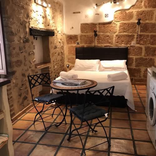 Charming Studio Apartment with A/C in Medieval Village