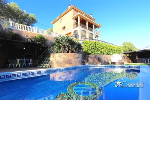 Charming Villa Del Cel, peaceful location, private pool and A/C