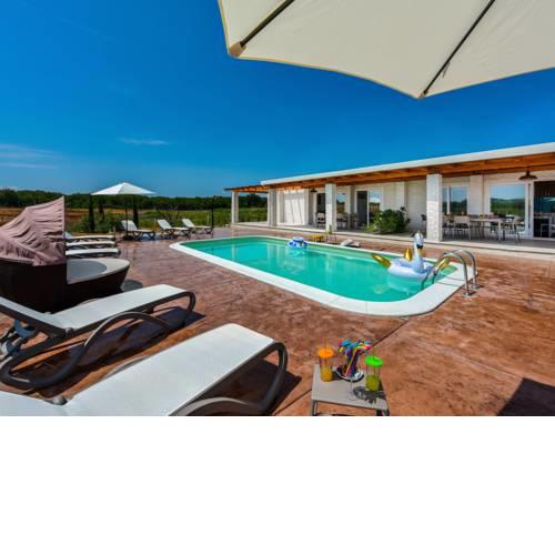 Charming Villa in Poljica with Pool