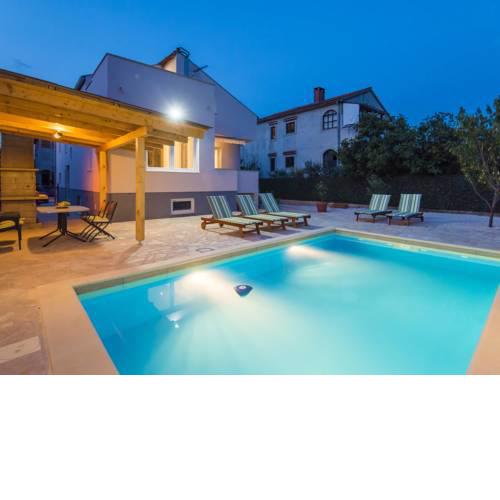 Charming Villa in Zadar with Private Swimming Pool