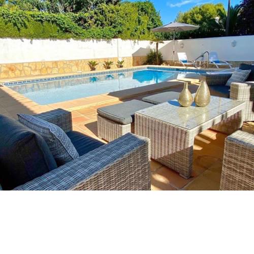 Charming villa top location 200 meters from the sea and private swimming pool