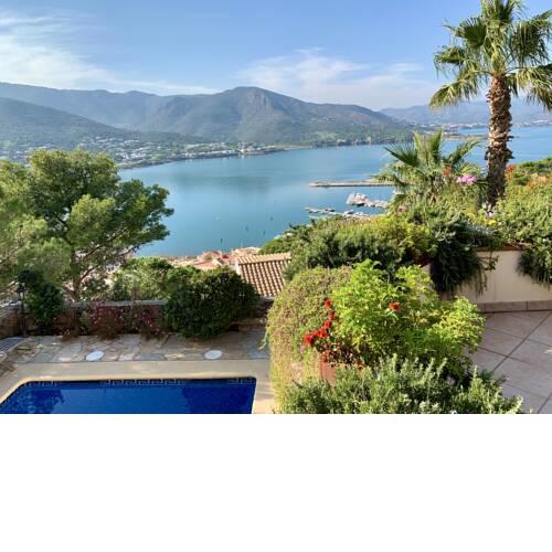 Charming villa with office, stunning views, walk to town, beach and Nature Park