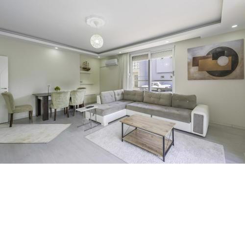 Charmy Flat with Balcony 6 min to Duden Waterfall
