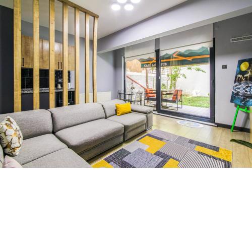 Chic and Central Flat With Garden in Besiktas