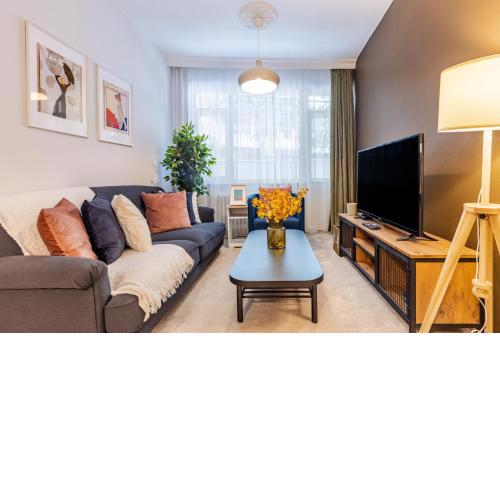 Chic and Roomy Flat Near Citys Nisantasi Mall