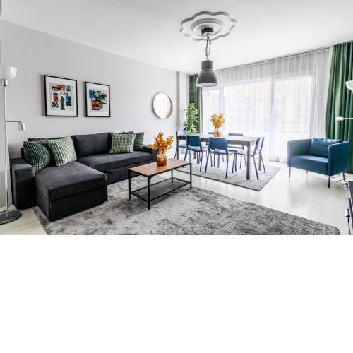 Chic Central Flat w Balcony Near Metro in Sisli