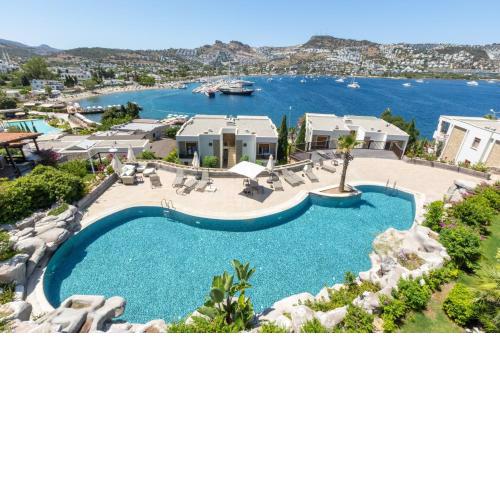 Chic Flat w Balcony 2 min to Beach in Bodrum