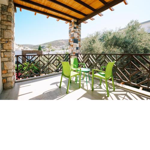 Chic Flat w Balcony 3 min to Beach in Bodrum