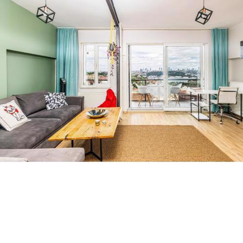 Chic Flat w Balcony 5 min to Beylerbeyi Palace