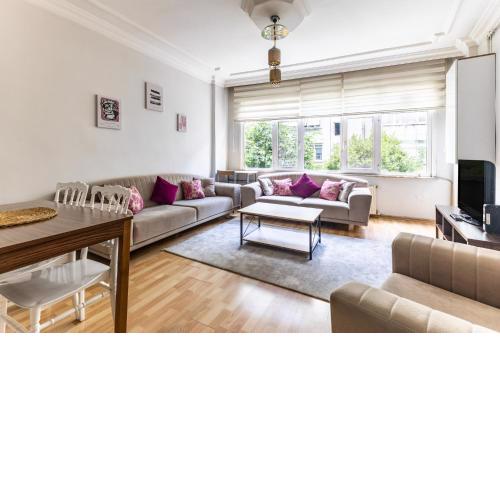 Chic Flat w Balcony 5 min to Dolmabahce Palace
