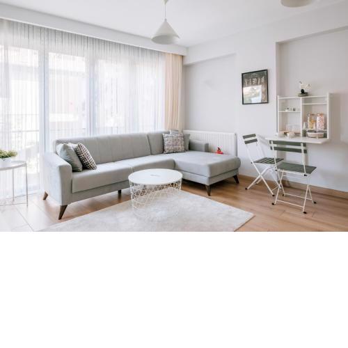 Chic Flat w Balcony 5 min to Moda Coast in Kadikoy