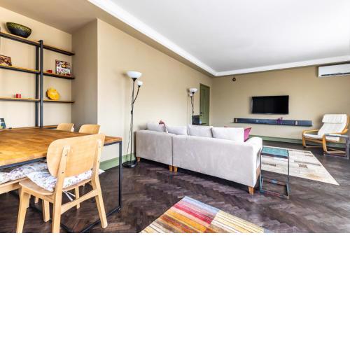 Chic Flat w Balcony BBQ 10 min to Emaar in Uskudar