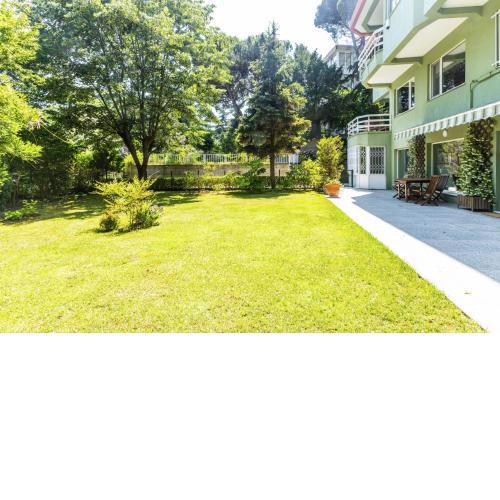 Chic Flat w Garden in Bebek, Lux Side of Istanbul